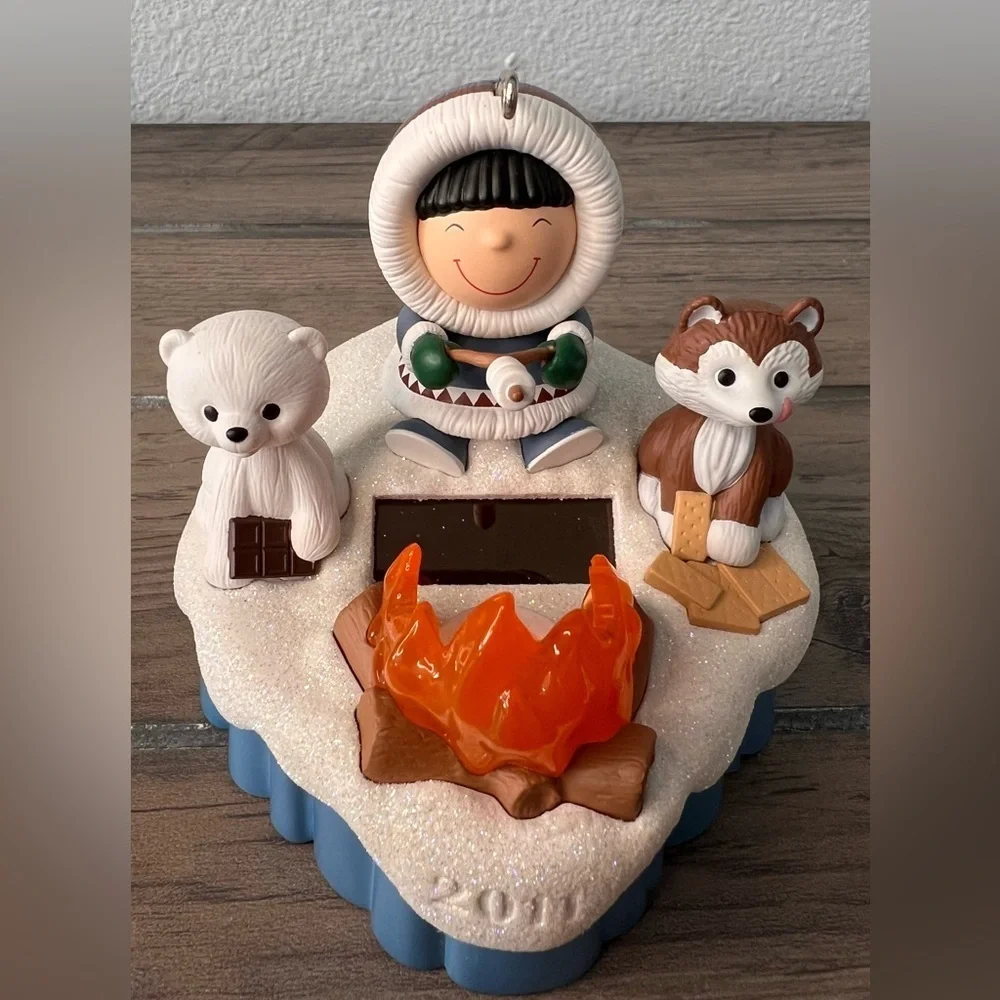 Hallmark Keepsake NEW 2011 “S’mores Treats”Christmas Ornament Frosty Friends